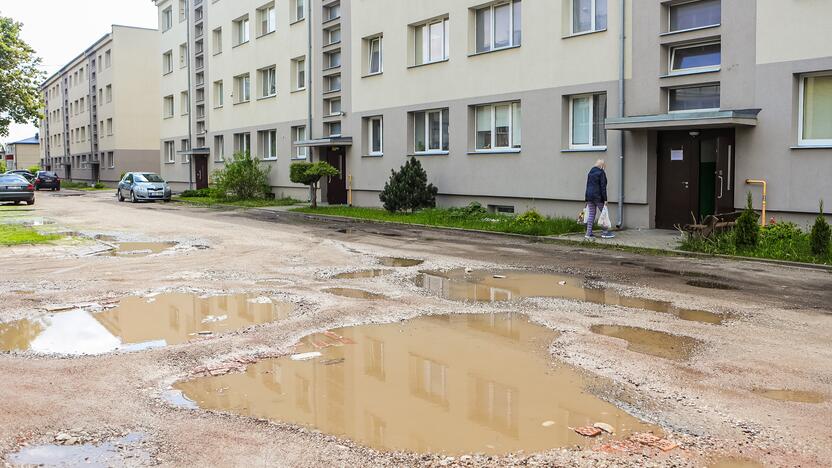 Skirtumas: renovuotas namas ir netvarkingas kiemas tarpusavyje išties nedera.