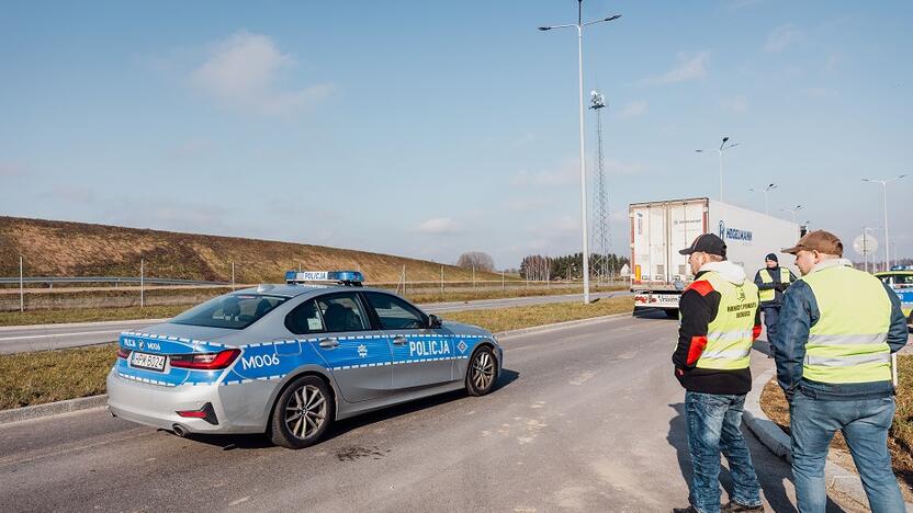 Lietuvos–Lenkijos pasienyje ties Kalvarijų pasienio punku vyksta Lenkijos ūkininkų protestas. 