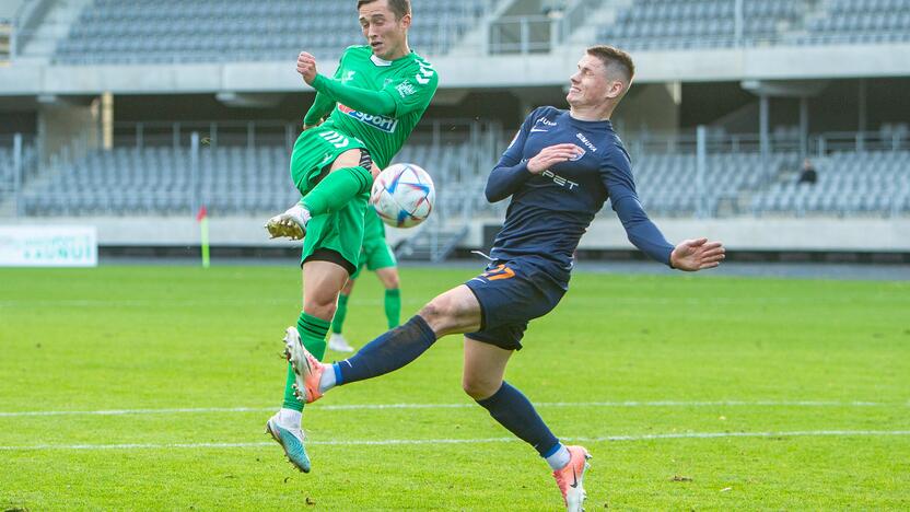 Blykstelėjo: Kauno žalgirietis G. Sirgėdas (žalios spalvos apranga) – vienas iš trijų A lygos futbolininkų, šį sezoną per vienas rungtynes įmušęs tris įvarčius.