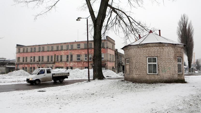 Miestas neprieštarauja, kad „Klaipėdos laivų remontas“ Priešpilio gatvėje esantį gamybinį pastatą ir kompresorinę nugriautų per pirmąjį šių metų pusmetį.