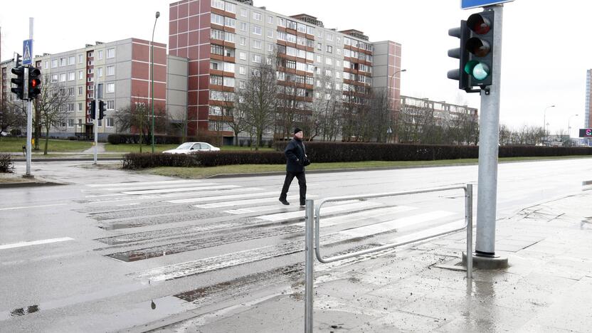 Darbai: prie pėsčiųjų perėjos nebeliko greičio slopinimo kalnelių.