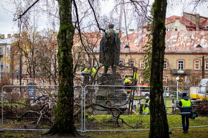 Vilniuje nukeltas P. Cvirkos paminklas