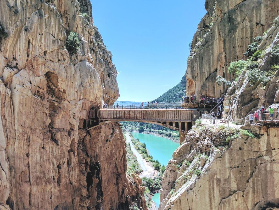 Ekstremalu: išsiilgusiems adrenalino rekomenduojama aplankyti Caminito del Rey – įspūdingą taką Andalūzijos kalnuose netoli El Chorros tarpeklio.