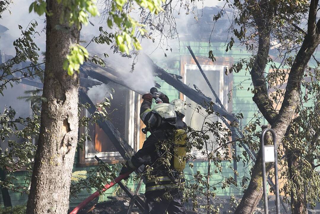 Garliavoje degė namas