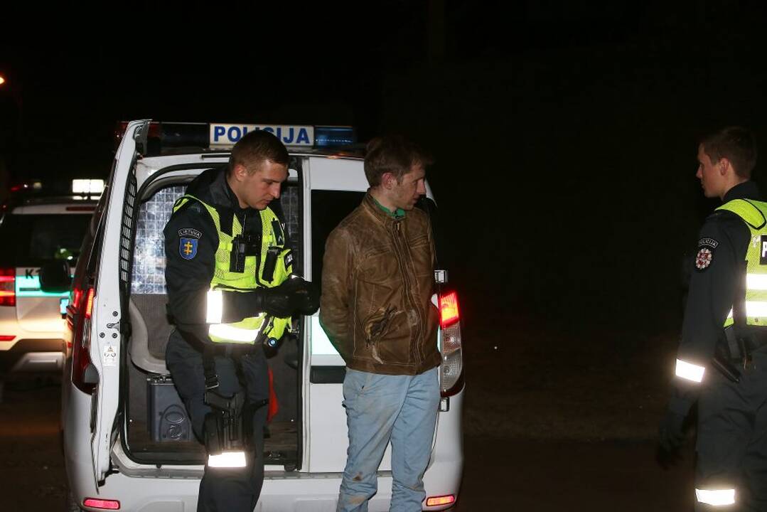 Policijai nestojusio automobilio gaudynės