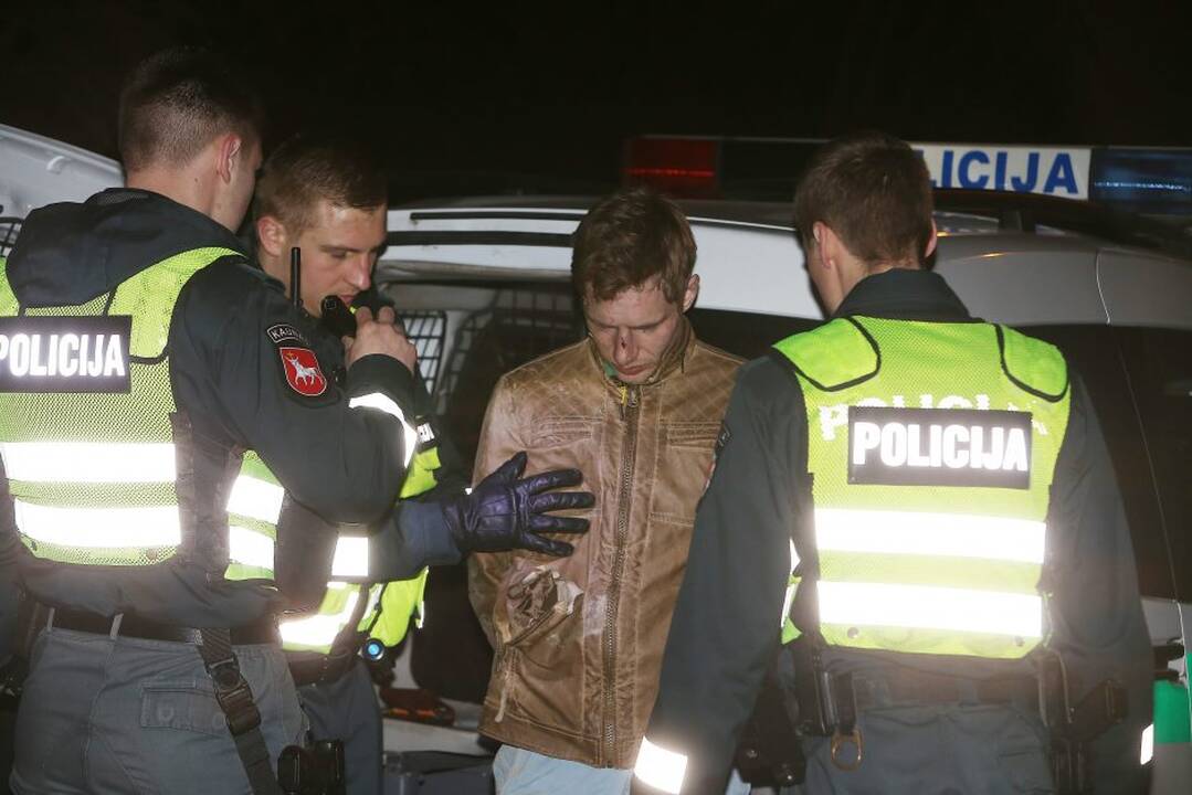 Policijai nestojusio automobilio gaudynės