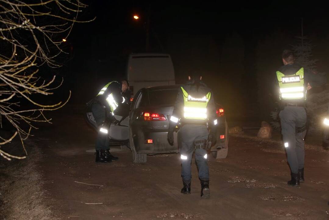 Policijai nestojusio automobilio gaudynės