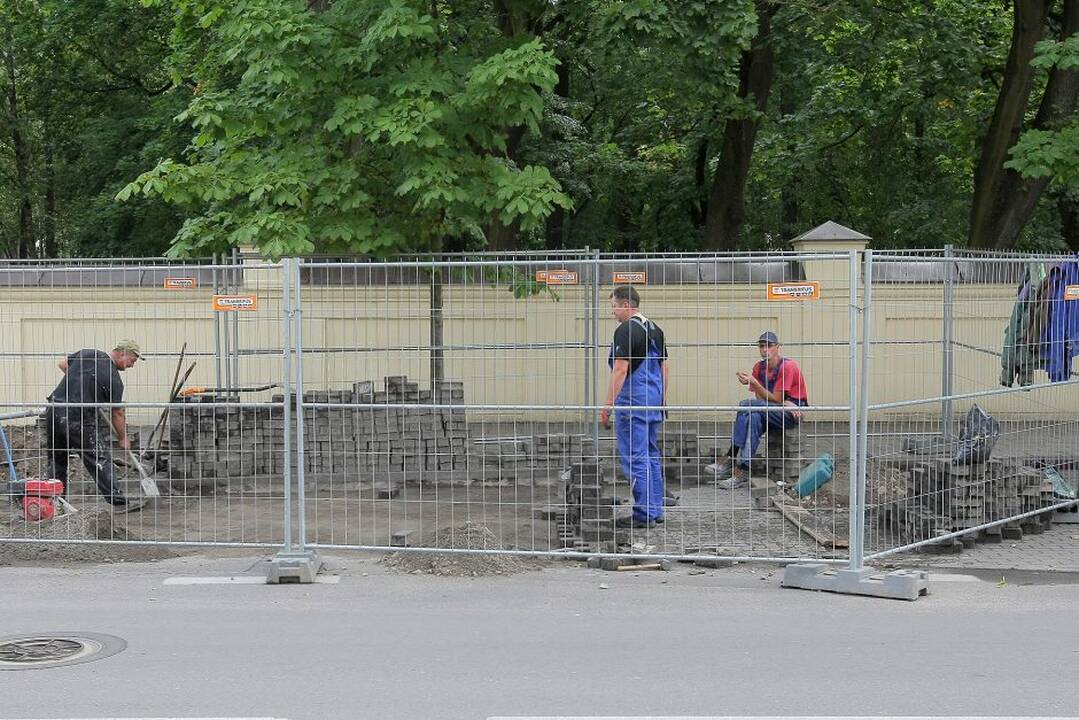 Baigiama įrengti laikinoji autobusų stotis