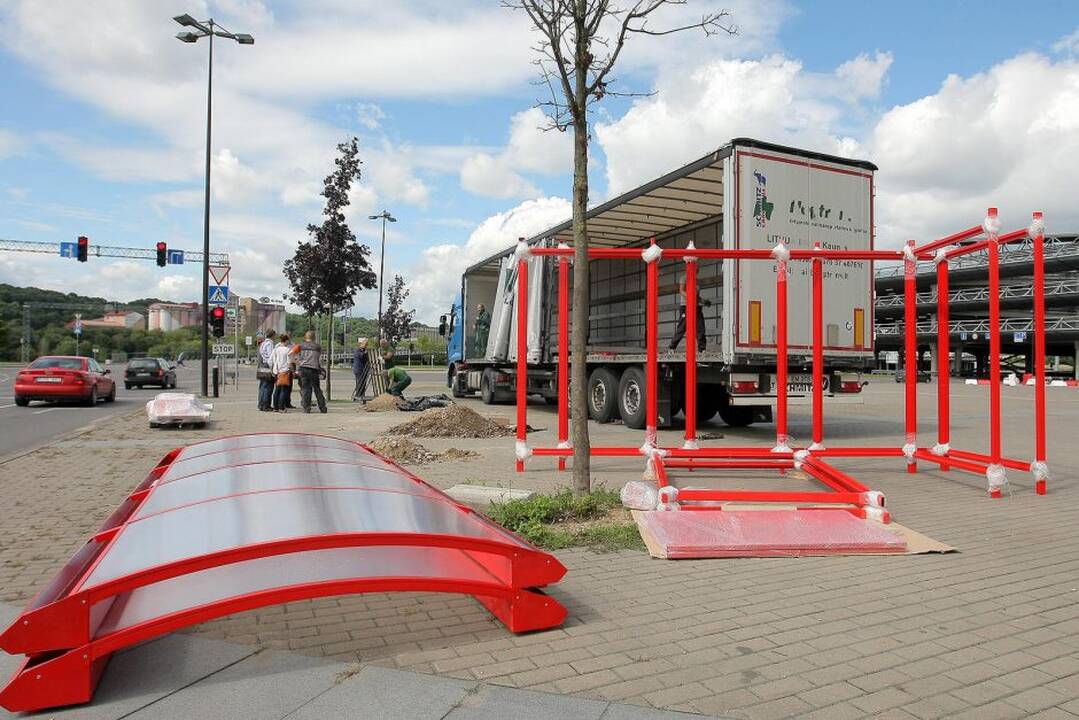 Baigiama įrengti laikinoji autobusų stotis