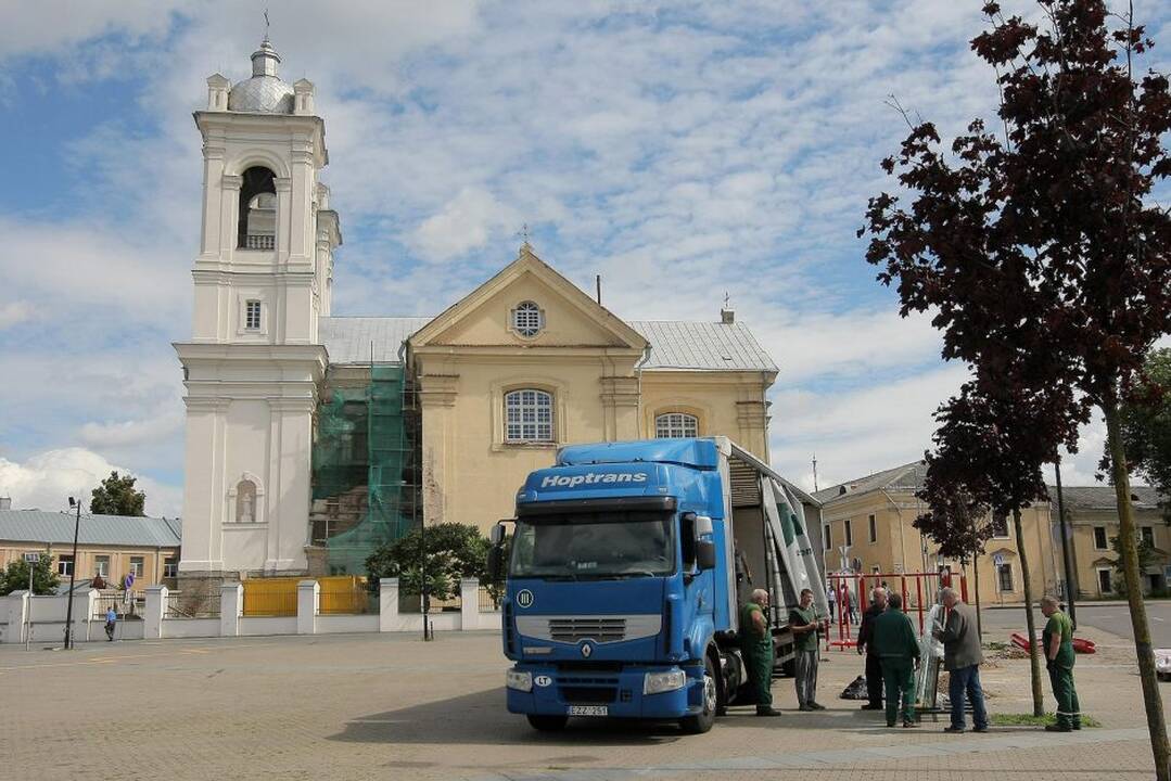 Baigiama įrengti laikinoji autobusų stotis