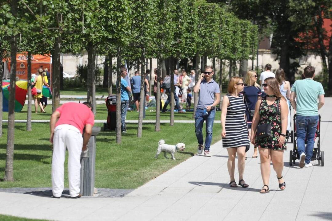 Lukiškių aikštėje – atsinaujinusios erdvės atidarymo šventė