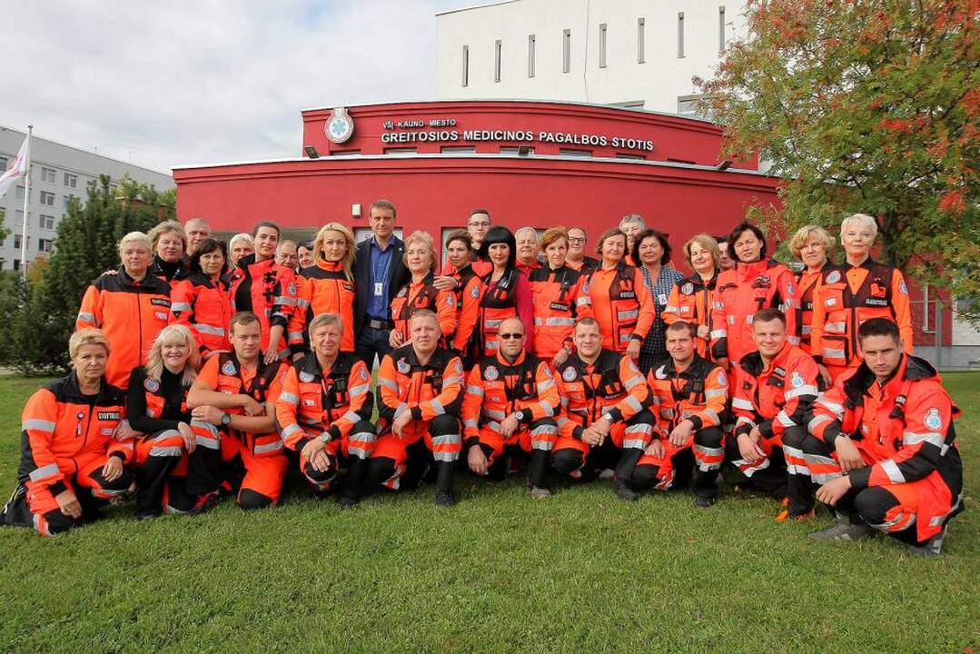Komandinė Kauno Greitosios medicinos pagalbos stoties medikų fotografija.