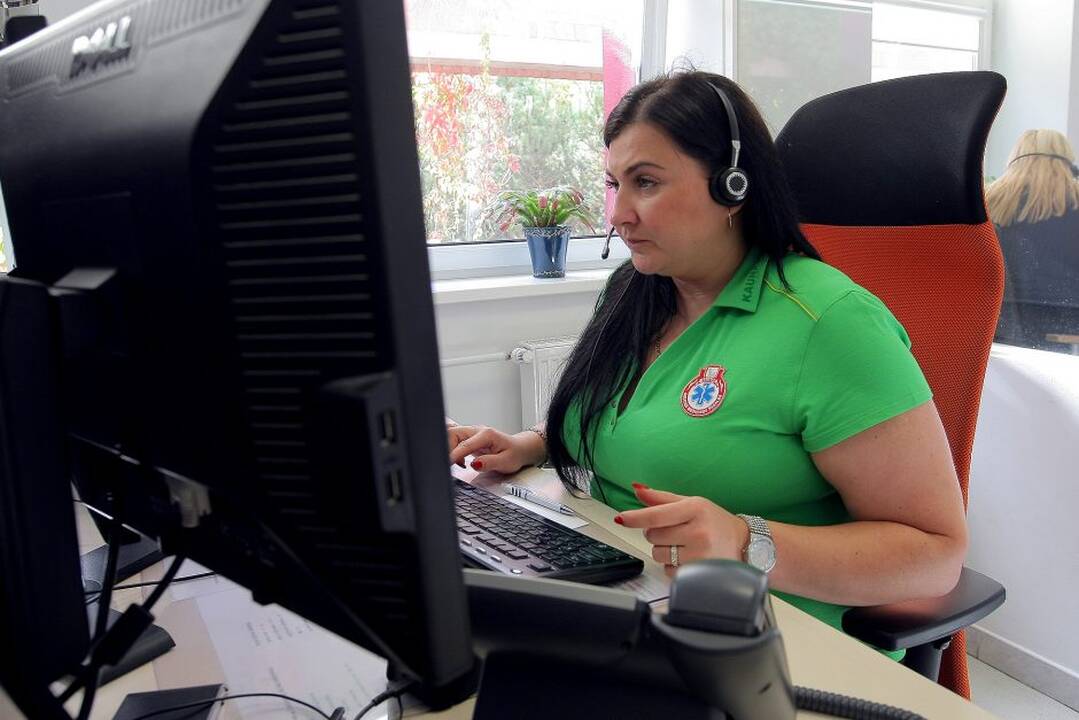 Dispečerė Greta Sipavičienė teigia, kad „linksmiausia“ būna per pilnatį.