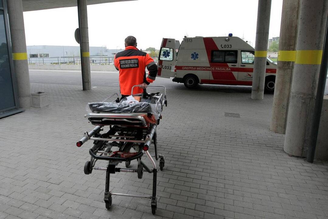 Suteikta pagalba, pacientas pristatytas į ligoninę, atgal į stotį, poilsis, naujas iškvietimas – 24 valandų ratas.
