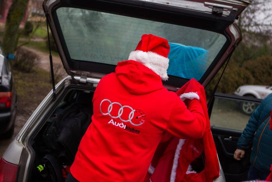 Audi klubas aplankė sunkiai gyvenančią šeimą