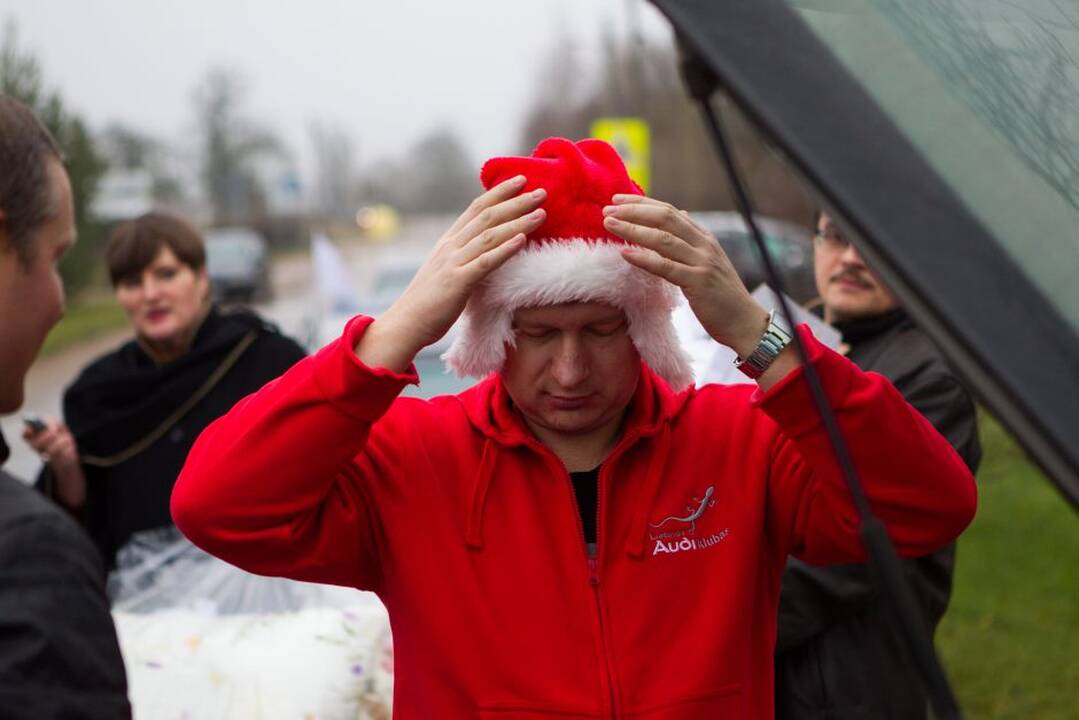 Audi klubas aplankė sunkiai gyvenančią šeimą