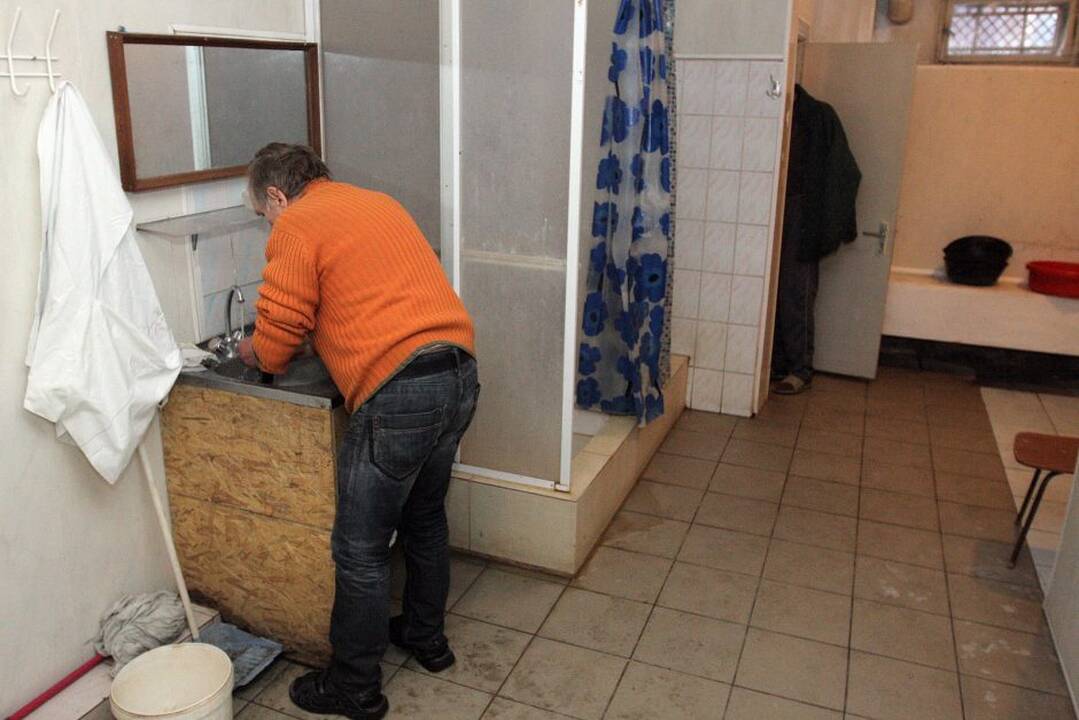 Kauno benamiai žiemą nakčiai glaudžiasi nakvynės namuose, o dieną priversti išeiti gatvėn.