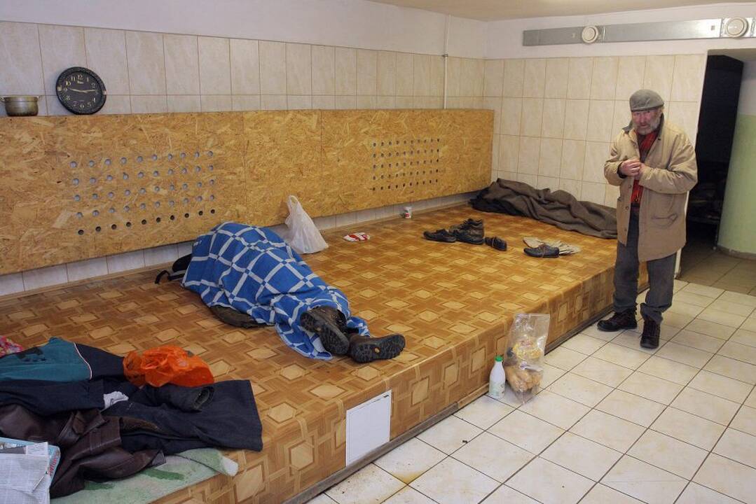 Kauno benamiai žiemą nakčiai glaudžiasi nakvynės namuose, o dieną priversti išeiti gatvėn.