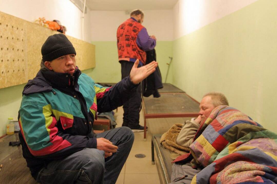 Kauno benamiai žiemą nakčiai glaudžiasi nakvynės namuose, o dieną priversti išeiti gatvėn.