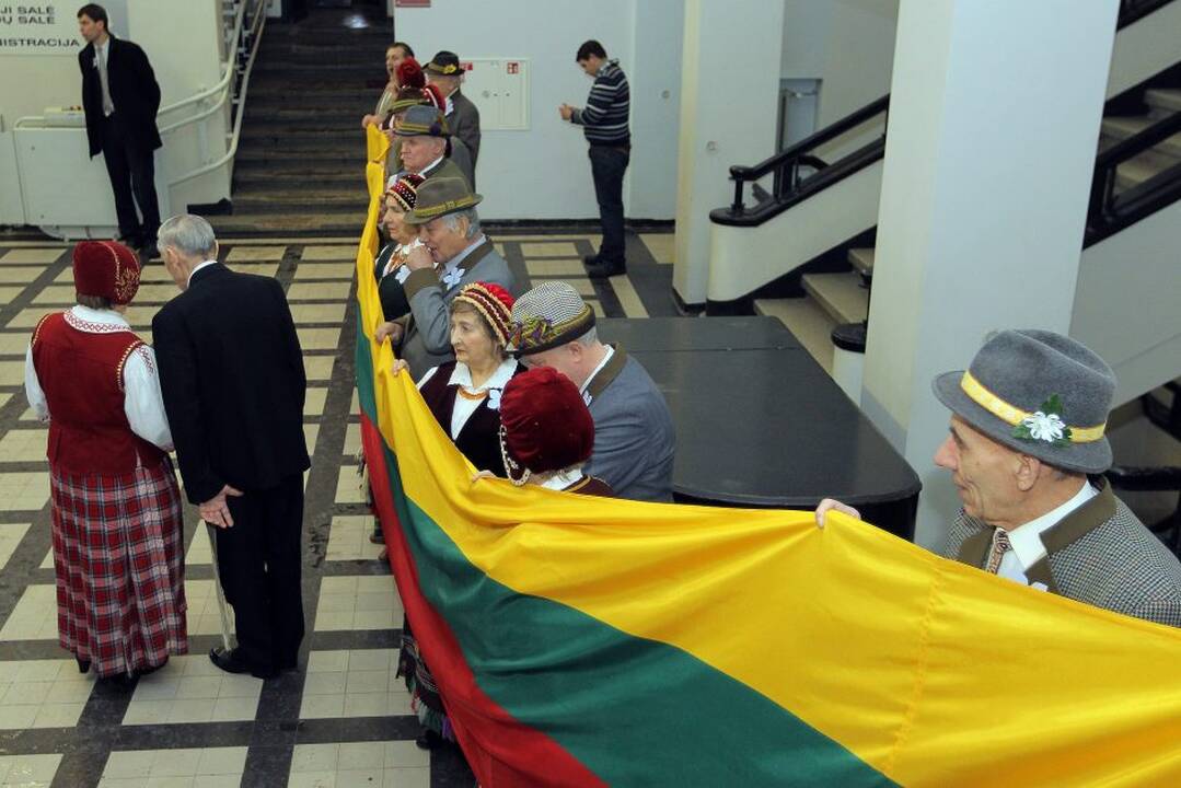 Kauno senjorai profesoriui Vytautui Landsbergiui įteikė „Širdžių premiją“.