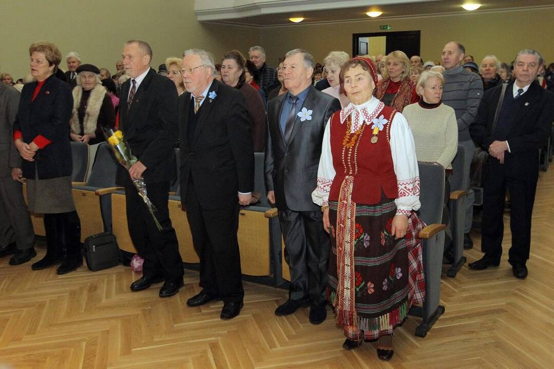 Kauno senjorai profesoriui Vytautui Landsbergiui įteikė „Širdžių premiją“.
