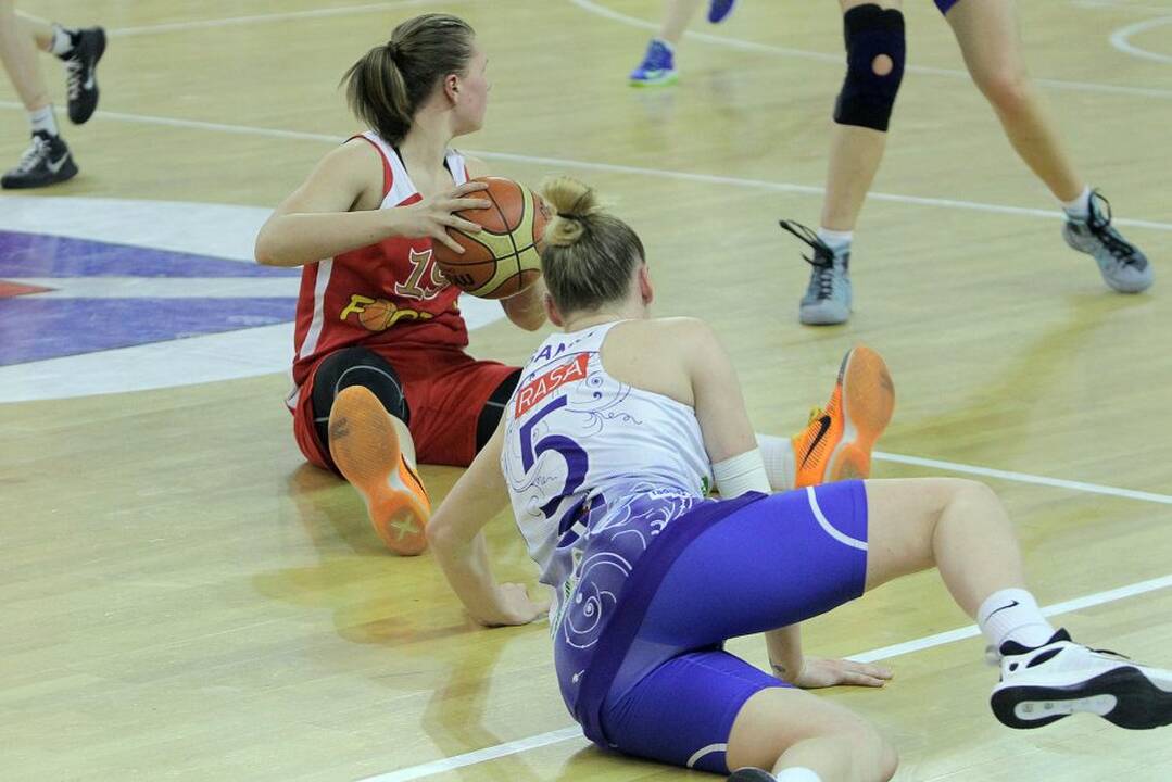 Lietuvos moterų krepšinio lygos ketvirtfinalis Kauno r. „Hoptrans-Sirenos“ – Klaipėdos „Fortūna“ 70:58.