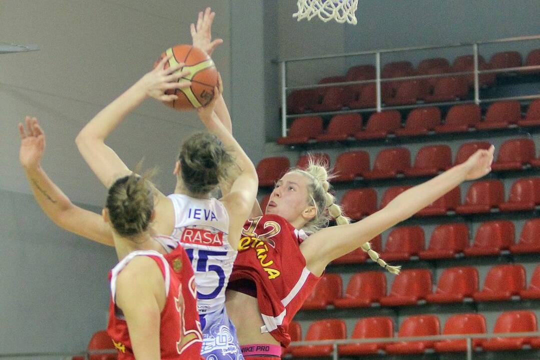 Lietuvos moterų krepšinio lygos ketvirtfinalis Kauno r. „Hoptrans-Sirenos“ – Klaipėdos „Fortūna“ 70:58.