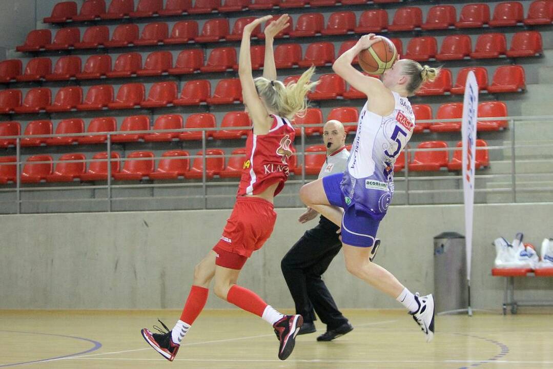 Lietuvos moterų krepšinio lygos ketvirtfinalis Kauno r. „Hoptrans-Sirenos“ – Klaipėdos „Fortūna“ 70:58.