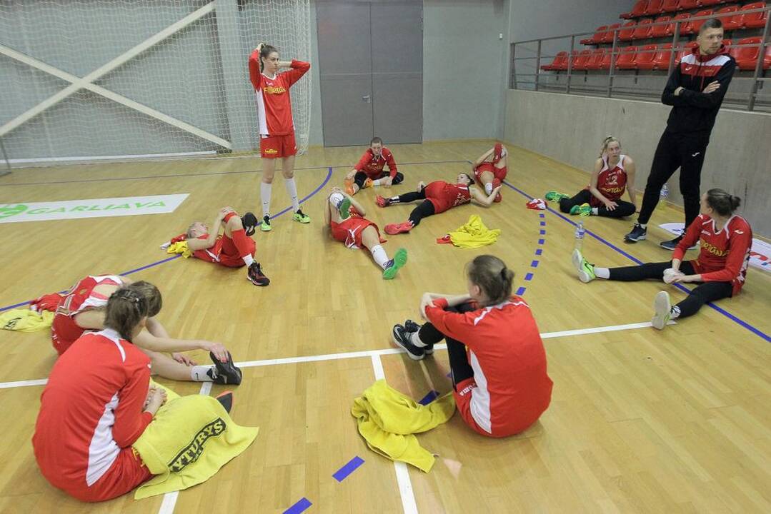 Lietuvos moterų krepšinio lygos ketvirtfinalis Kauno r. „Hoptrans-Sirenos“ – Klaipėdos „Fortūna“ 70:58.
