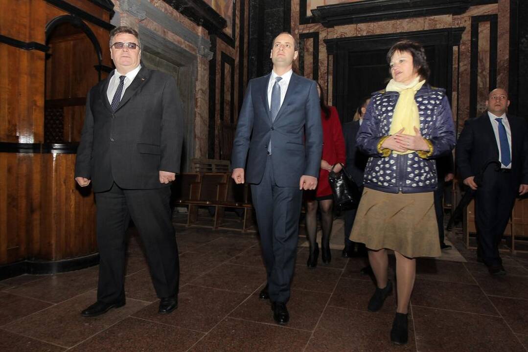 Lietuvai įteikta vienuolių knygos kopija