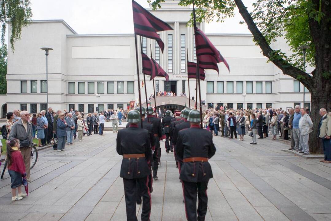 Valstybės dienos minėjimas prie Karo muziejaus