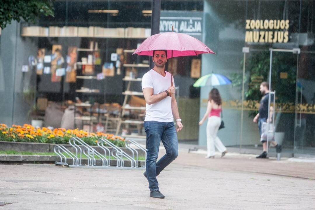 Lietus nuplovė Laisvės alėją