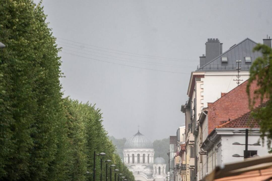 Lietus nuplovė Laisvės alėją