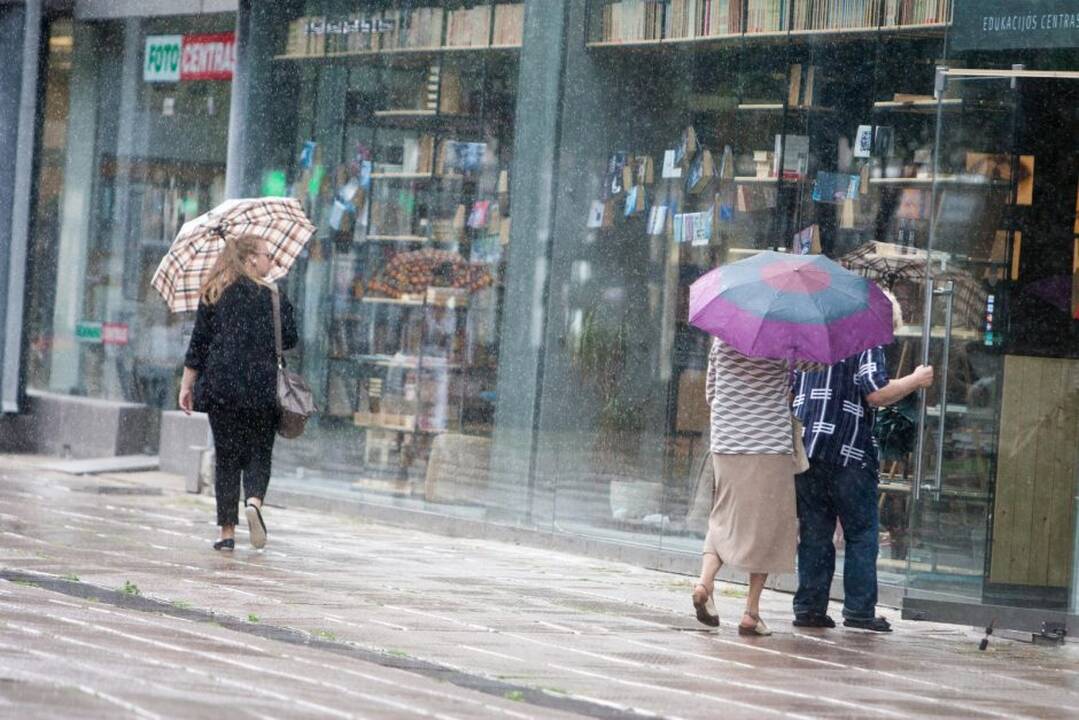 Lietus nuplovė Laisvės alėją