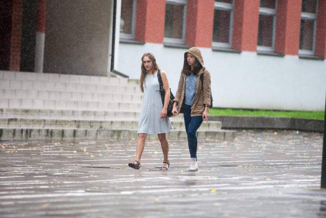 Lietus nuplovė Laisvės alėją
