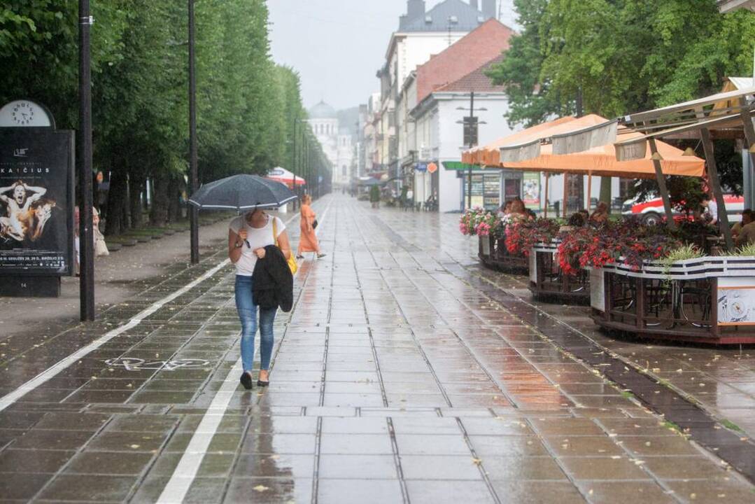Lietus nuplovė Laisvės alėją