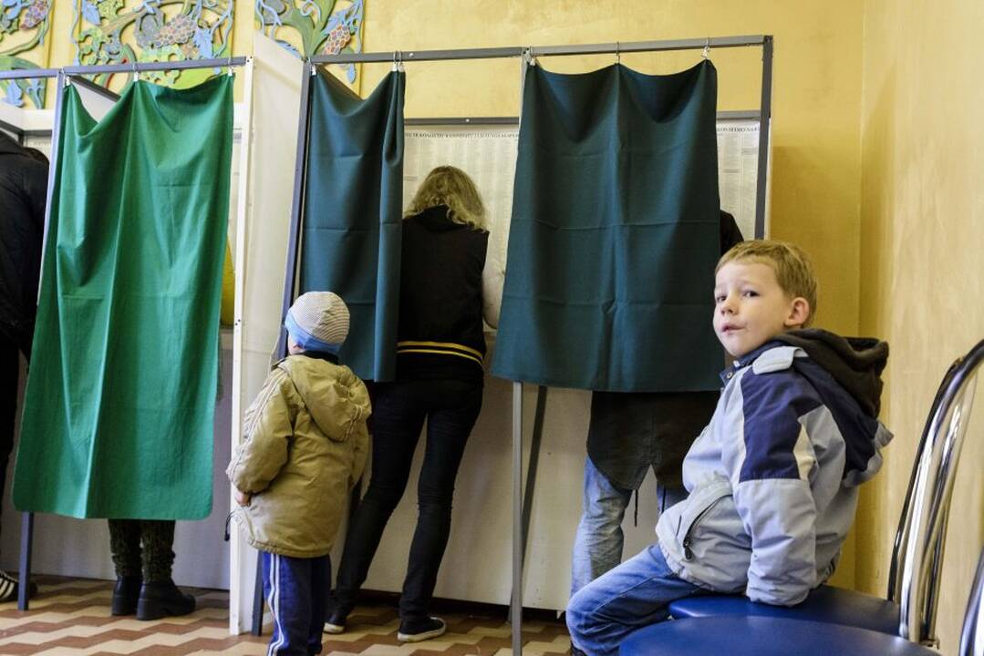 Kauniečiai balsuoja aktyviai