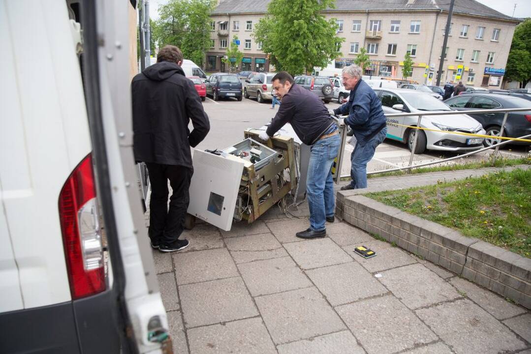 Susprogdinti bankomatai