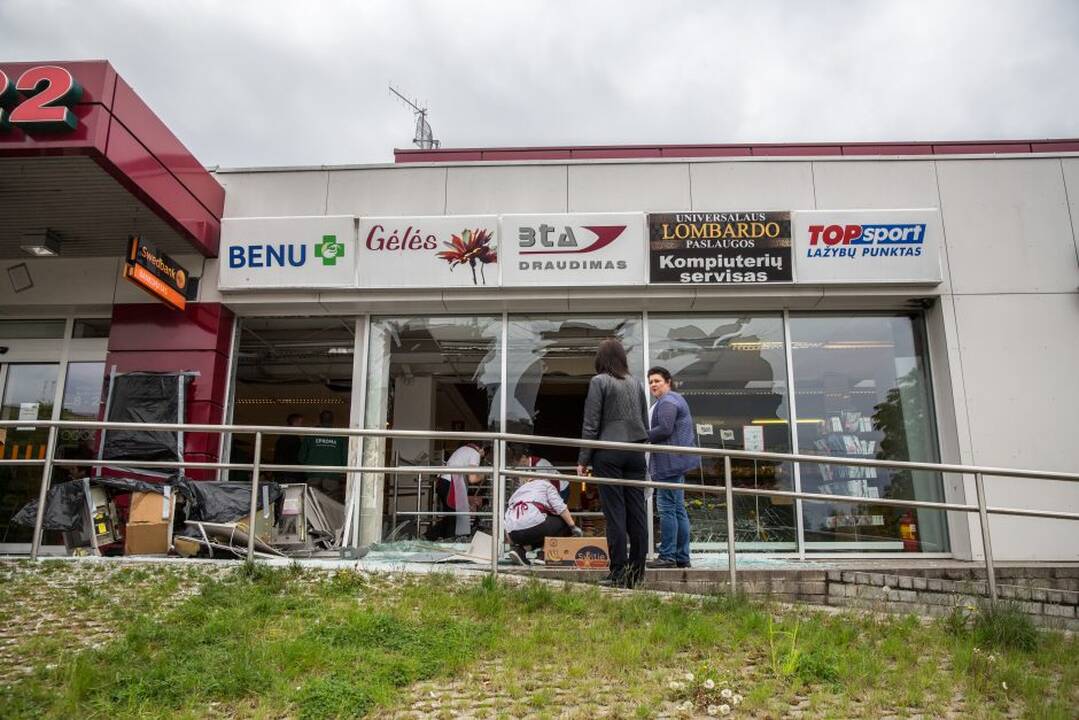 Susprogdinti bankomatai