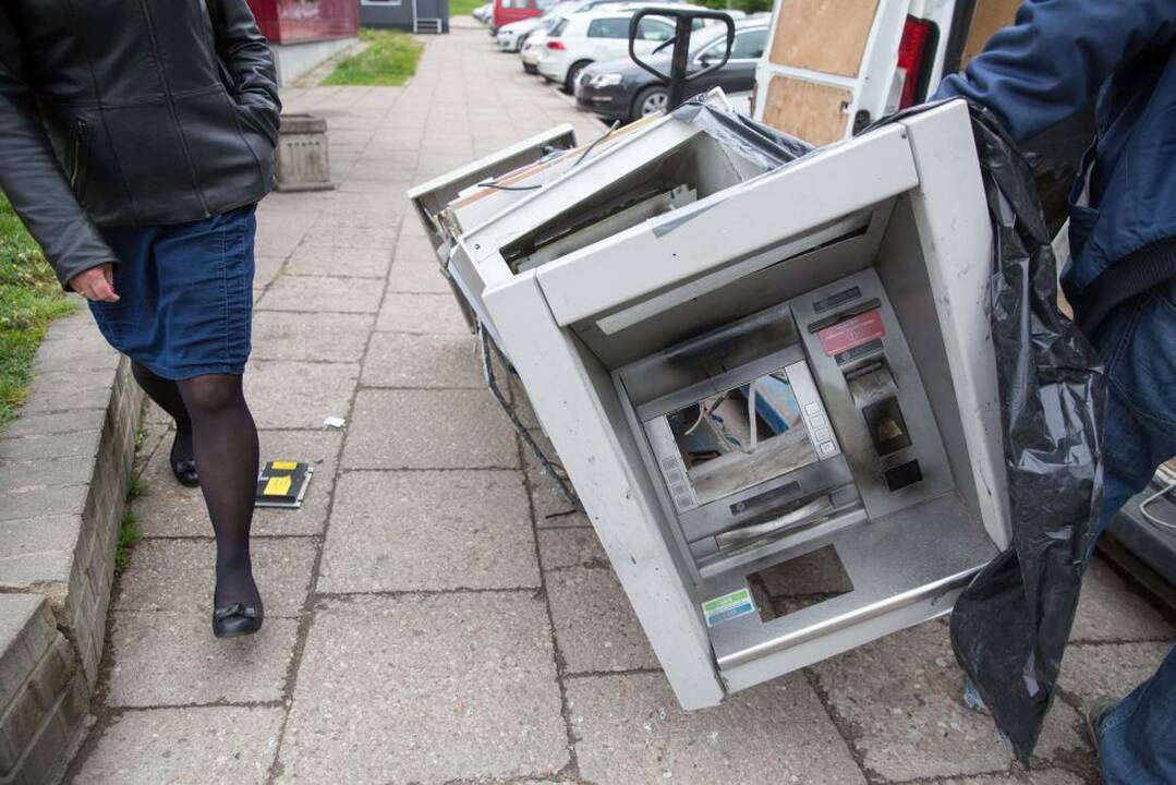 Susprogdinti bankomatai