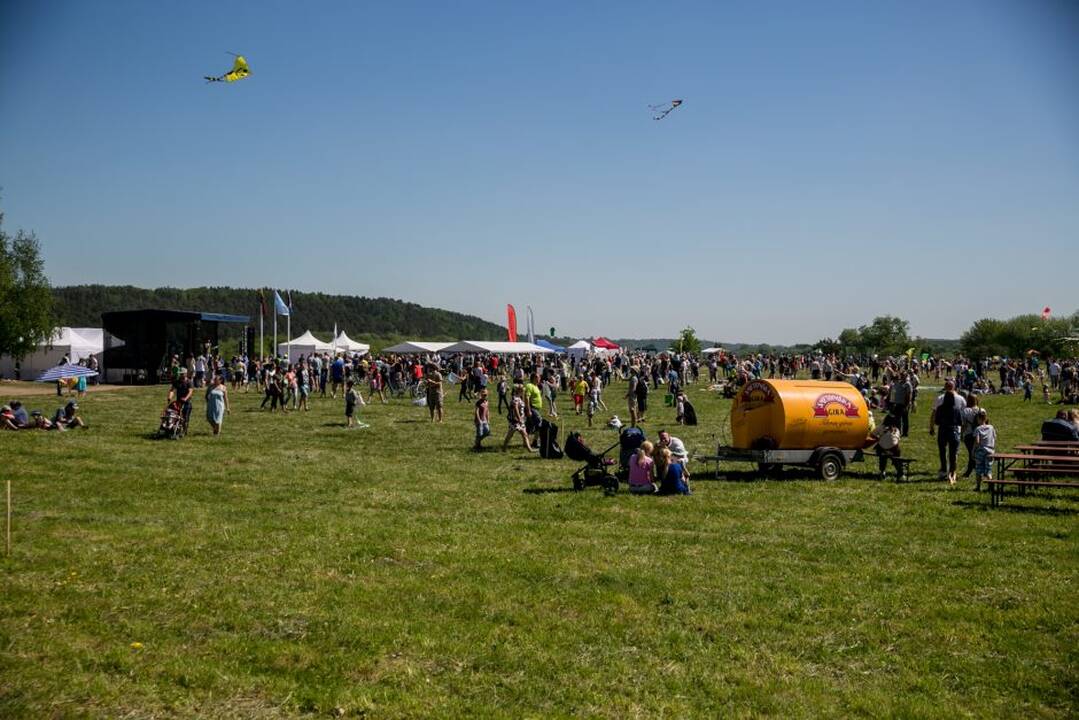 Aitvarų festivalis „Tarp žemės ir dangaus“