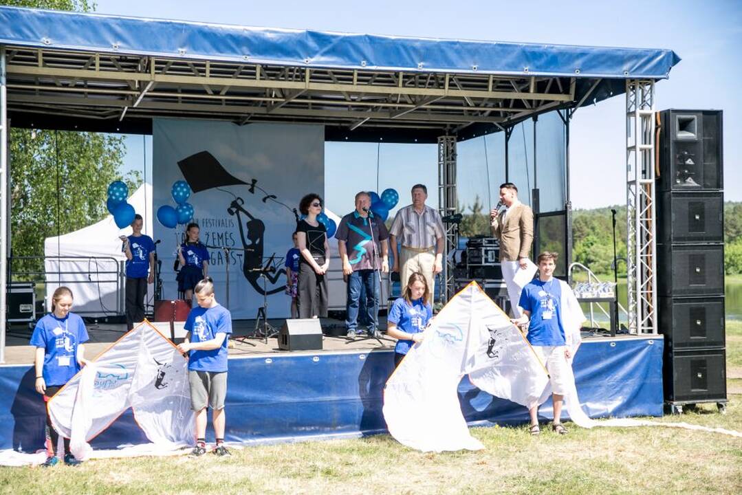 Aitvarų festivalis „Tarp žemės ir dangaus“