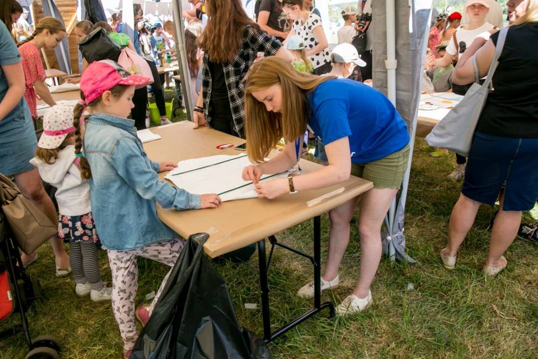 Aitvarų festivalis „Tarp žemės ir dangaus“