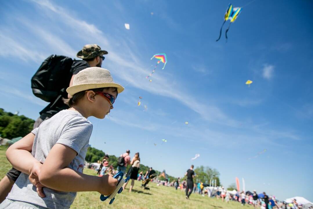 Aitvarų festivalis „Tarp žemės ir dangaus“