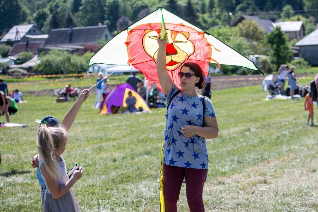 Aitvarų festivalis „Tarp žemės ir dangaus“