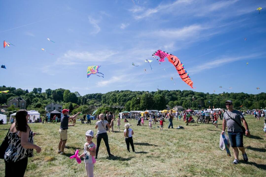 Aitvarų festivalis „Tarp žemės ir dangaus“