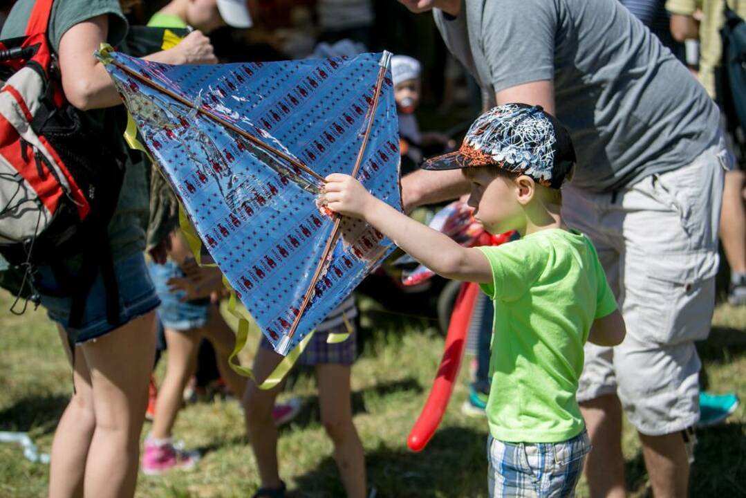 Aitvarų festivalis „Tarp žemės ir dangaus“
