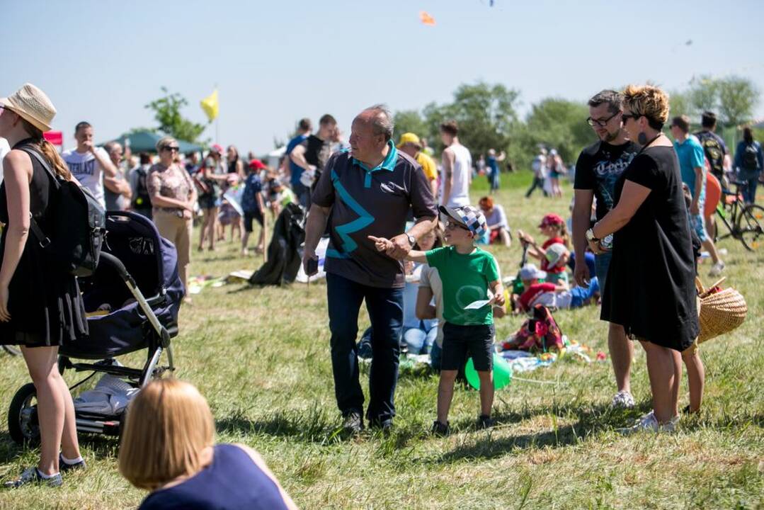 Aitvarų festivalis „Tarp žemės ir dangaus“