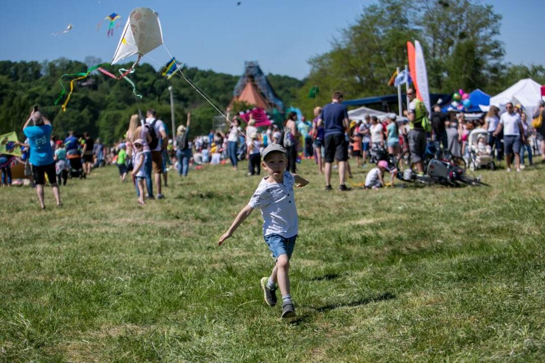 Aitvarų festivalis „Tarp žemės ir dangaus“