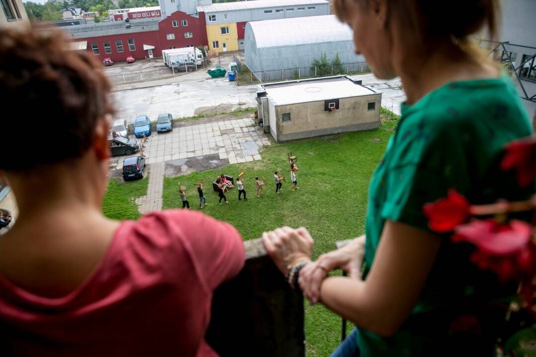 Netikėtumų festivalyje pasirodė cirko artistai